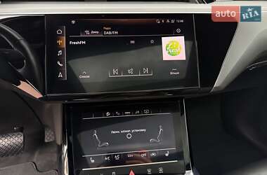Позашляховик / Кросовер Audi e-tron 2021 в 