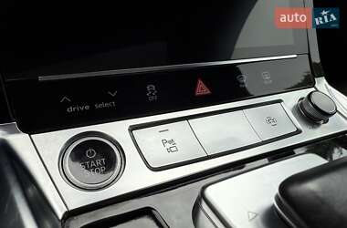 Позашляховик / Кросовер Audi e-tron 2021 в 