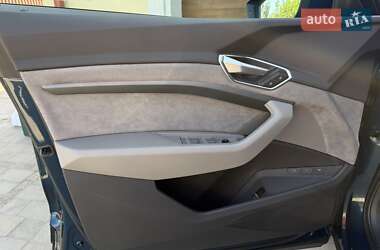 Позашляховик / Кросовер Audi e-tron 2020 в 