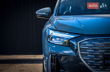 Позашляховик / Кросовер Audi e-tron 2023 в 