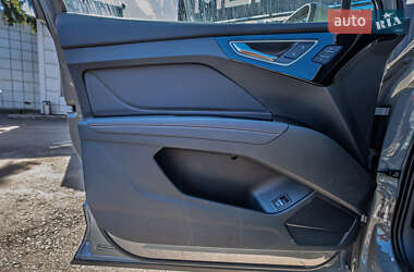 Позашляховик / Кросовер Audi e-tron 2023 в 