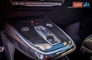 Позашляховик / Кросовер Audi e-tron 2023 в 