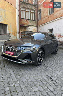 Внедорожник / Кроссовер Audi e-tron 2021 в 