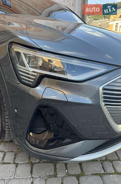 Внедорожник / Кроссовер Audi e-tron 2021 в 