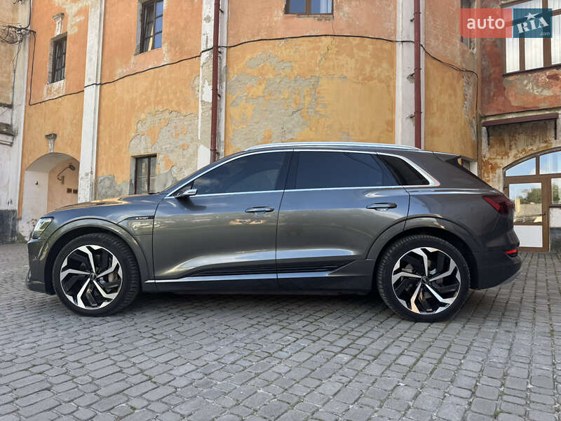 Позашляховик / Кросовер Audi e-tron 2021 в Тернополі