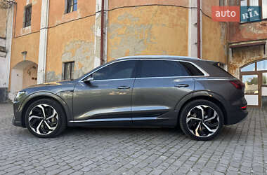 Внедорожник / Кроссовер Audi e-tron 2021 в 