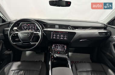 Внедорожник / Кроссовер Audi e-tron 2021 в 