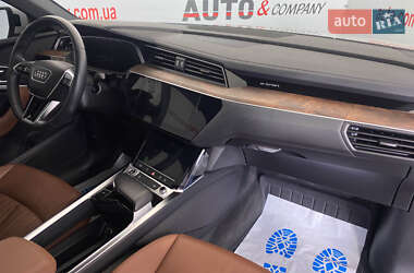 Внедорожник / Кроссовер Audi e-tron 2021 в 