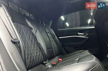 Позашляховик / Кросовер Audi e-tron 2022 в 