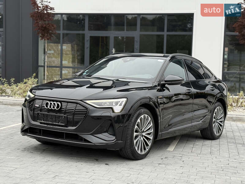 Позашляховик / Кросовер Audi e-tron 2021 в 