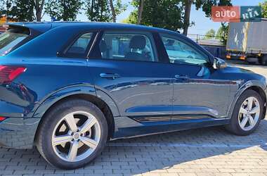 Позашляховик / Кросовер Audi e-tron 2020 в 
