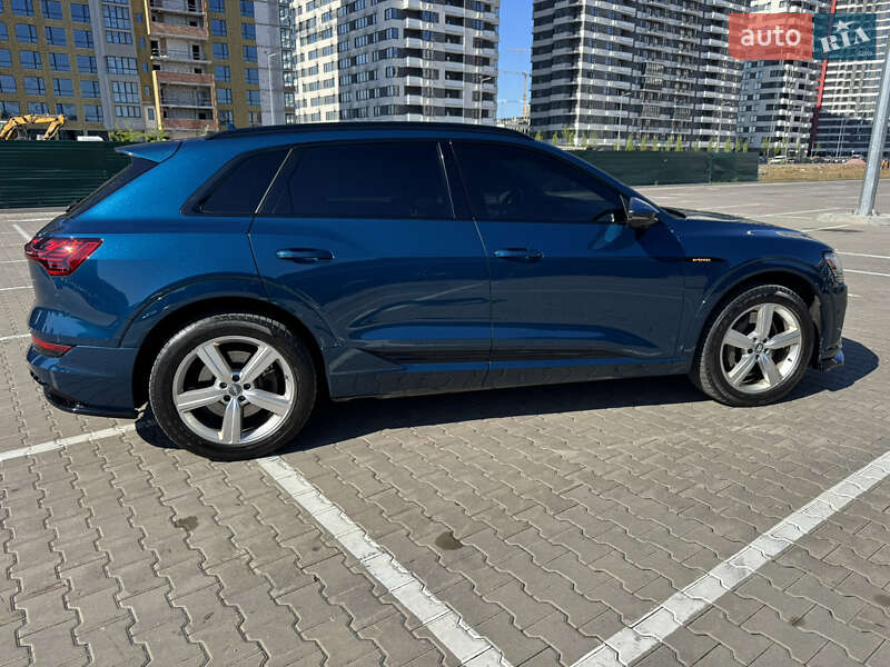 Позашляховик / Кросовер Audi e-tron 2019 в Києві фото 23 Позашляховик / Кросовер Audi e-tron 2019 в Києві