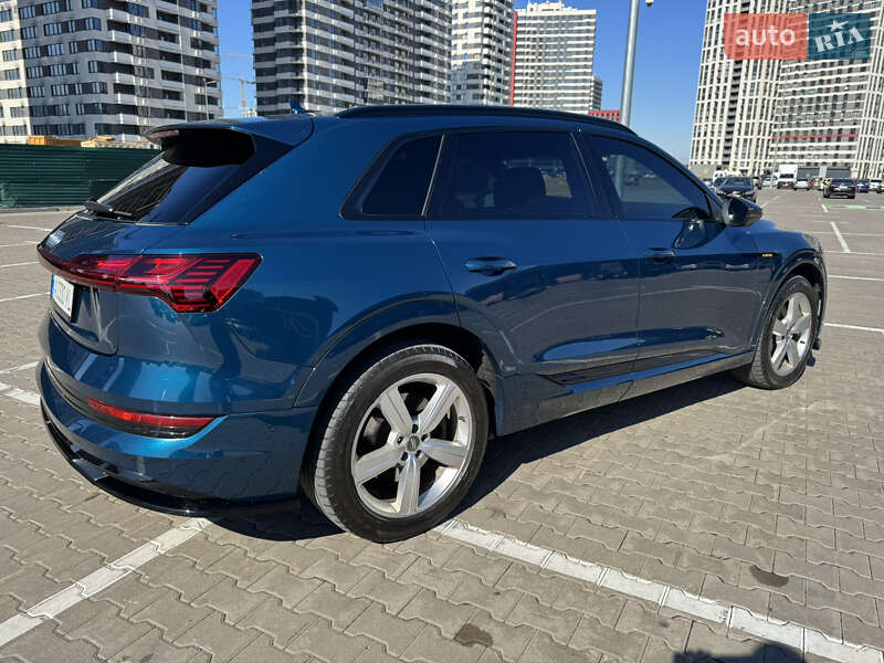 Позашляховик / Кросовер Audi e-tron 2019 в Києві фото 17 Позашляховик / Кросовер Audi e-tron 2019 в Києві