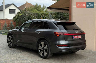 Внедорожник / Кроссовер Audi e-tron 2022 в 