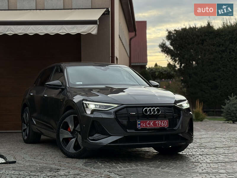 Внедорожник / Кроссовер Audi e-tron 2022 в 