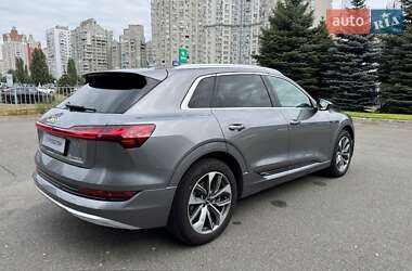 Позашляховик / Кросовер Audi e-tron 2020 в 