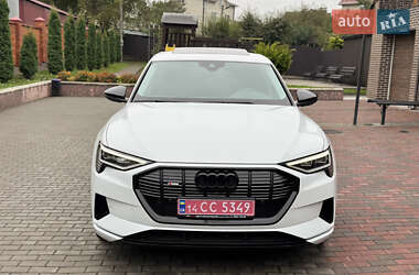 Позашляховик / Кросовер Audi e-tron 2023 в 