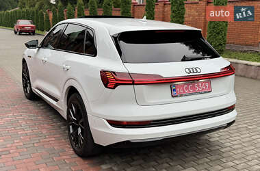 Позашляховик / Кросовер Audi e-tron 2023 в 