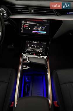 Внедорожник / Кроссовер Audi e-tron 2020 в 