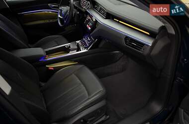 Внедорожник / Кроссовер Audi e-tron 2020 в 