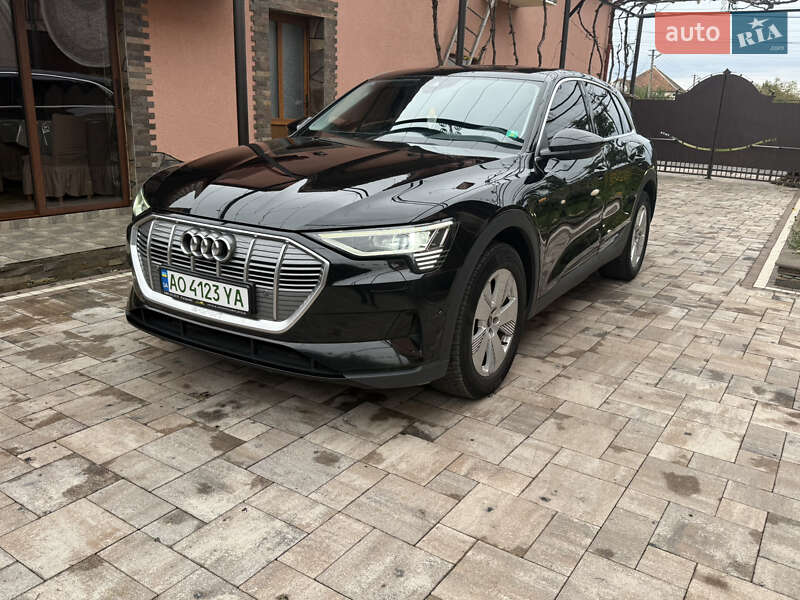 Внедорожник / Кроссовер Audi e-tron 2021 в 
