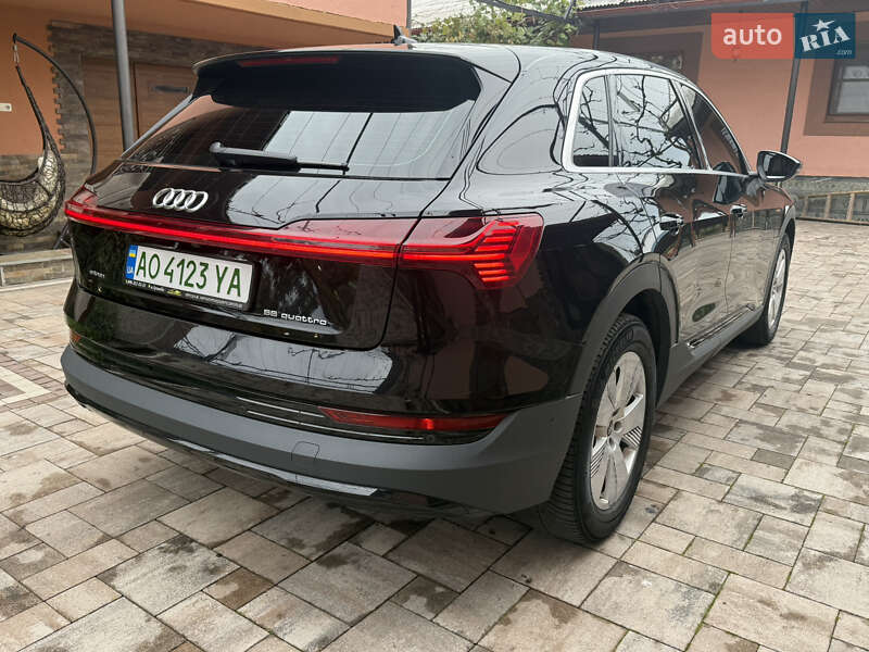 Внедорожник / Кроссовер Audi e-tron 2021 в Иршаве