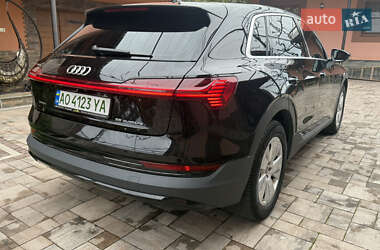 Внедорожник / Кроссовер Audi e-tron 2021 в 