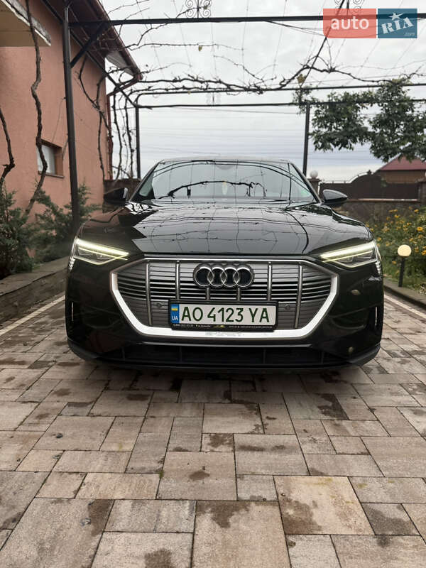 Внедорожник / Кроссовер Audi e-tron 2021 в Иршаве