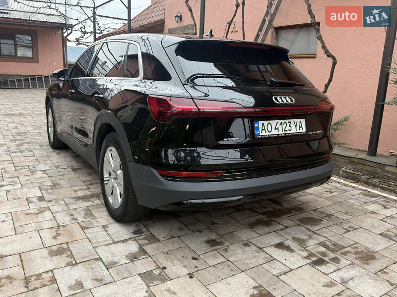 Внедорожник / Кроссовер Audi e-tron 2021 в Иршаве