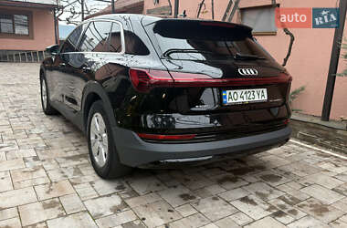 Внедорожник / Кроссовер Audi e-tron 2021 в 