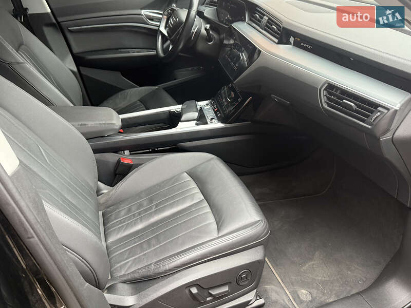 Внедорожник / Кроссовер Audi e-tron 2021 в Иршаве