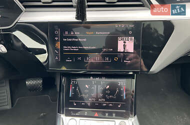 Позашляховик / Кросовер Audi e-tron 2019 в 