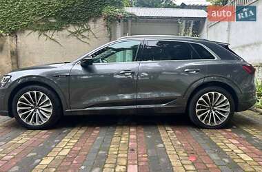 Позашляховик / Кросовер Audi e-tron 2021 в 