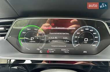 Позашляховик / Кросовер Audi e-tron 2021 в 