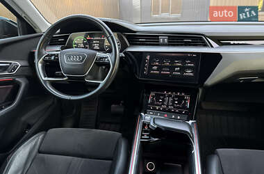 Внедорожник / Кроссовер Audi e-tron 2019 в 