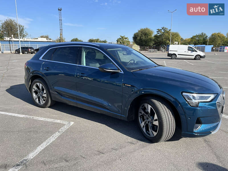 Позашляховик / Кросовер Audi e-tron 2020 в Дніпрі