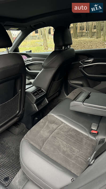 Позашляховик / Кросовер Audi e-tron 2020 в Чернівцях