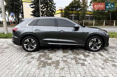 Внедорожник / Кроссовер Audi e-tron 2021 в 