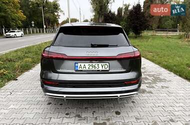 Внедорожник / Кроссовер Audi e-tron 2021 в 