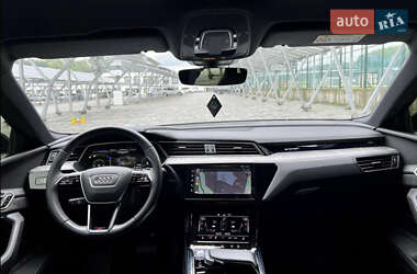 Внедорожник / Кроссовер Audi e-tron 2020 в 