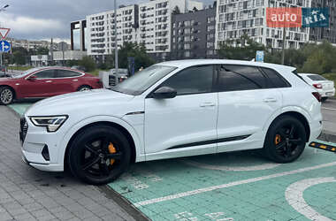 Позашляховик / Кросовер Audi e-tron 2023 в 