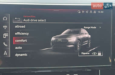 Позашляховик / Кросовер Audi e-tron 2023 в 