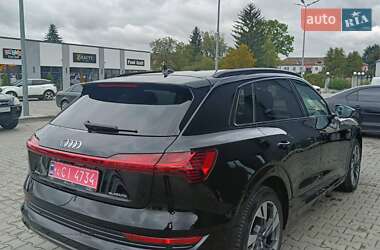 Позашляховик / Кросовер Audi e-tron 2021 в 
