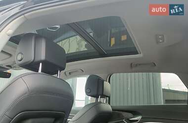 Позашляховик / Кросовер Audi e-tron 2021 в 