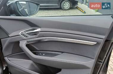 Позашляховик / Кросовер Audi e-tron 2021 в 