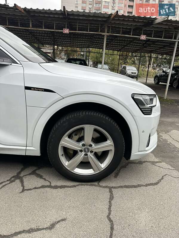Внедорожник / Кроссовер Audi e-tron 2019 в Киеве