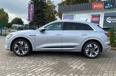 Позашляховик / Кросовер Audi e-tron 2022 в 