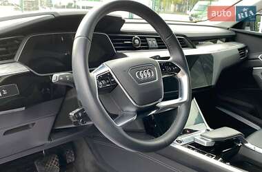Позашляховик / Кросовер Audi e-tron 2022 в 