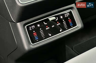 Позашляховик / Кросовер Audi e-tron 2020 в 