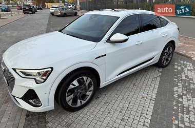 Внедорожник / Кроссовер Audi e-tron 2020 в 